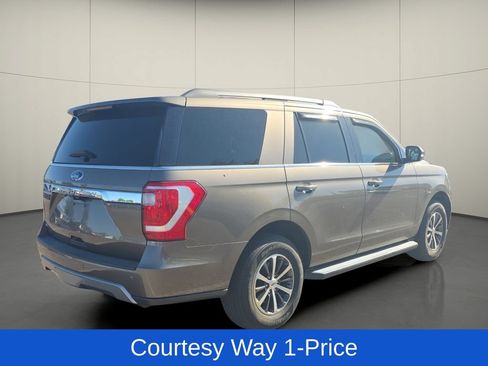 Used 2018 Ford Expedition XLT w/ Equipment Group 201A RWD image 9