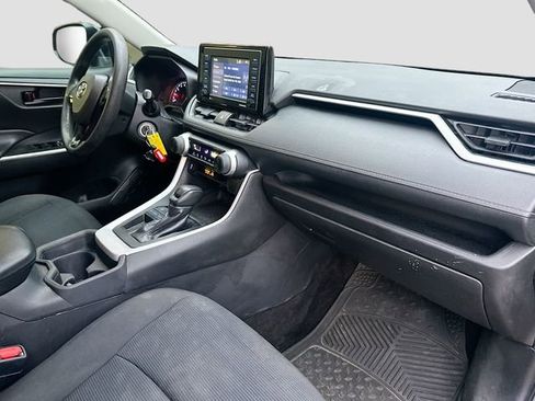 Used 2020 Toyota RAV4 LE image 29