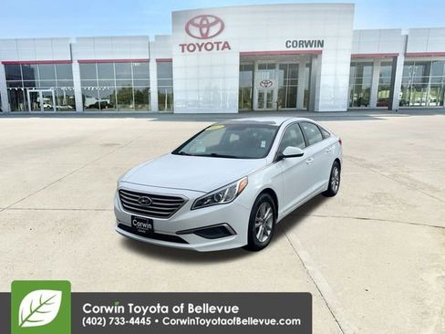 Used 2017 Hyundai Sonata SE w/ Cargo Package image 4