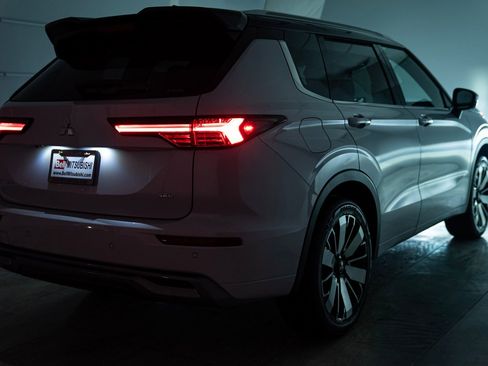 New 2025 Mitsubishi Outlander SEL image 35