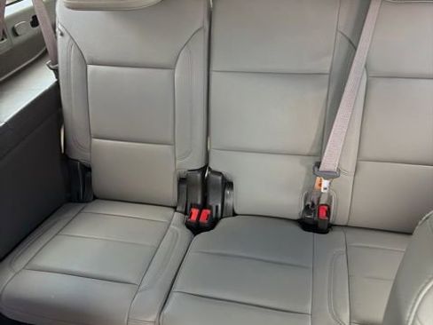 Used 2023 Chevrolet Suburban Z71 w/ Luxury Package image 9