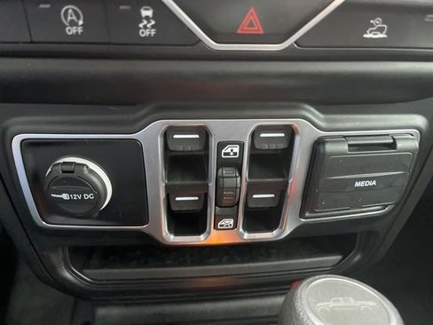 Used 2023 Jeep Gladiator Willys image 24