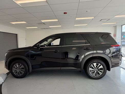 Used 2024 Nissan Pathfinder S image 4