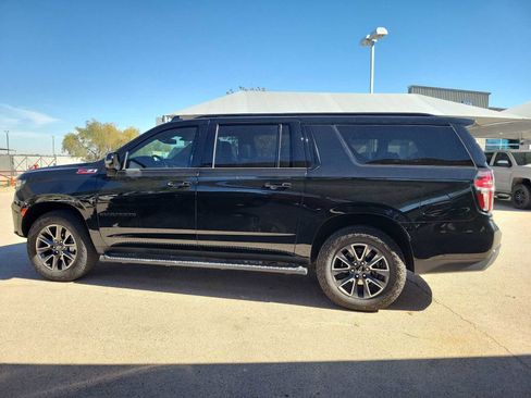 Used 2024 Chevrolet Suburban Z71 w/ Luxury Package image 3