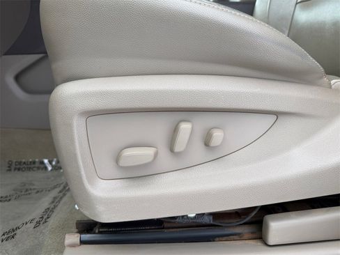 Used 2018 Chevrolet Suburban LT image 20