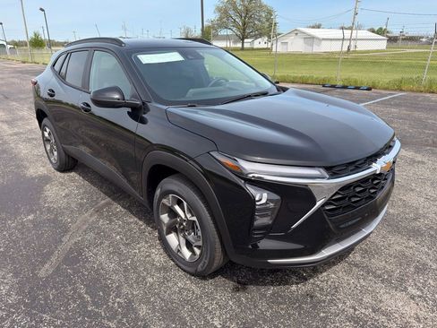 New 2026 Chevrolet Trax LT FWD image 2