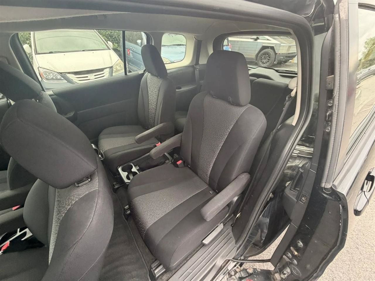 Used 2012 MAZDA MAZDA5 Sport FWD image 29