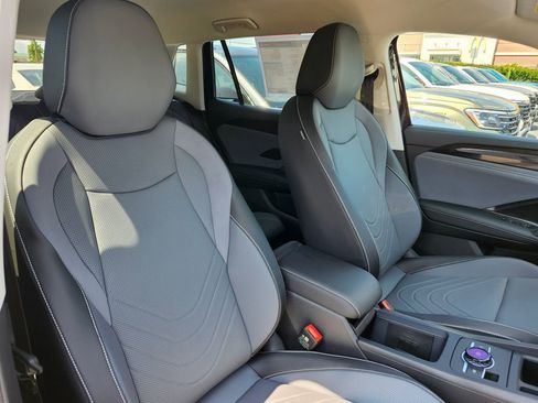 New 2025 Volkswagen Tiguan SE image 17