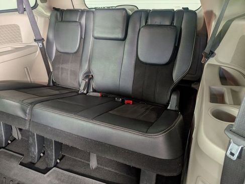 Used 2019 Dodge Grand Caravan SXT FWD image 25