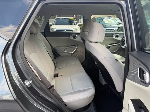 Used 2020 Kia Soul LX FWD image 17