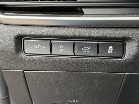 Used 2024 Kia Telluride EX w/ EX Captain's Chair Package FWD image 17