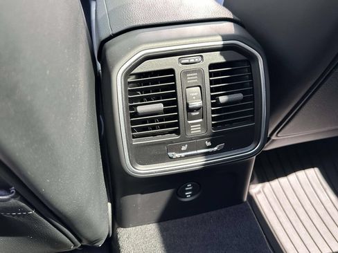 Certified 2026 Porsche Macan AWD/4WD image 14