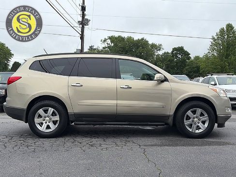 Used 2010 Chevrolet Traverse LT w/ Personal Connectivity Package FWD image 7