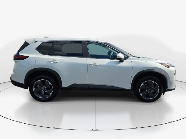 Used 2024 Nissan Rogue SV FWD image 3