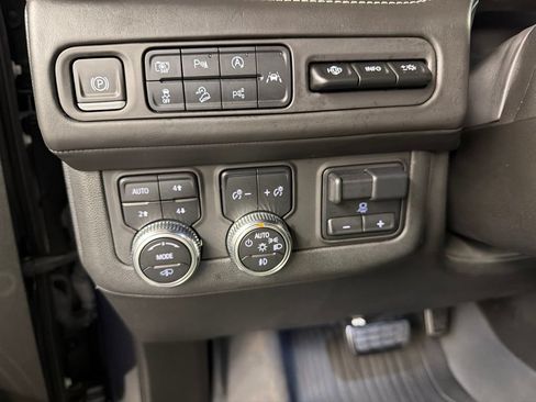 Used 2023 GMC Yukon XL Denali Ultimate AWD/4WD image 23