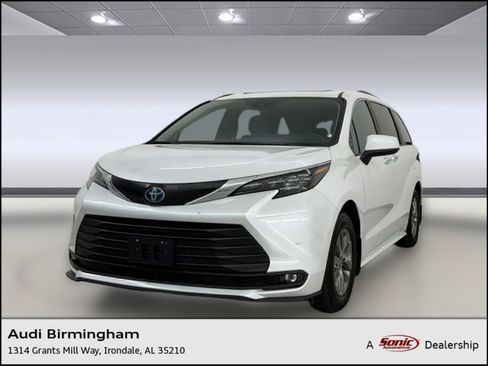 Used 2025 Toyota Sienna XLE w/ XLE Plus Package AWD/4WD image 1