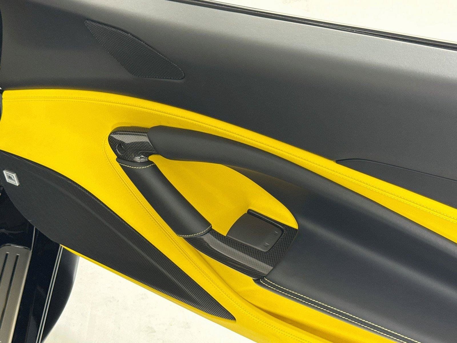 Used 2021 Ferrari F8 Tributo RWD image 29