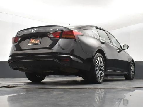 Used 2024 Nissan Altima 2.5 SV image 13