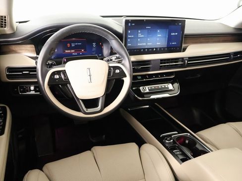 Certified 2025 Lincoln Corsair Reserve w/ Equipment Group 202A image 2