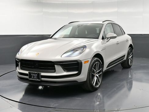 Certified 2025 Porsche Macan image 1