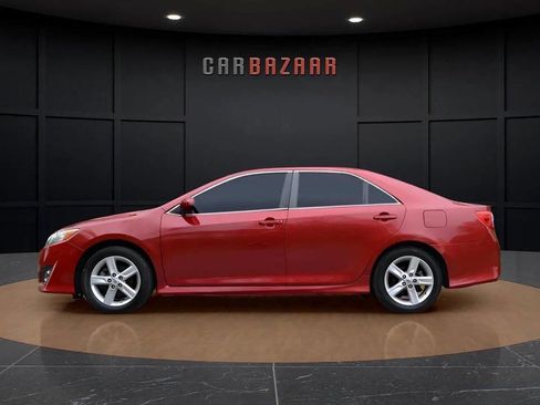 Used 2014 Toyota Camry SE w/ Moonroof Package image 3