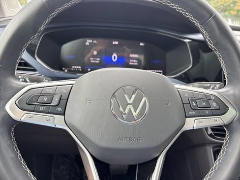 Used 2024 Volkswagen Taos SE w/ Panoramic Sunroof Package AWD/4WD image 28