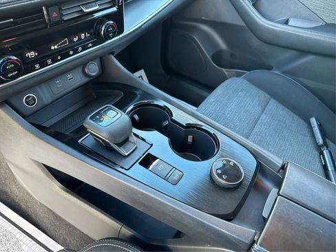 Used 2022 Nissan Rogue SV image 19