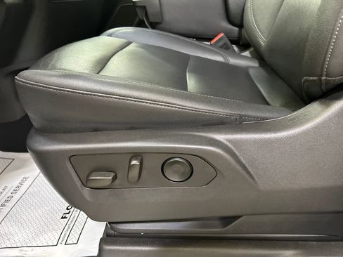 Used 2025 GMC Sierra 1500 SLT image 13