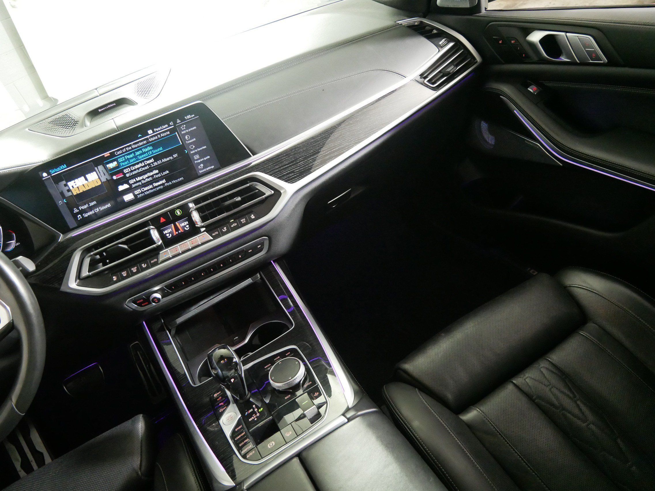 Used 2020 BMW X7 M50i w/ Dynamic Handling Package AWD/4WD image 11