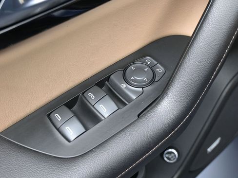 Used 2023 Chevrolet Blazer Premier image 16