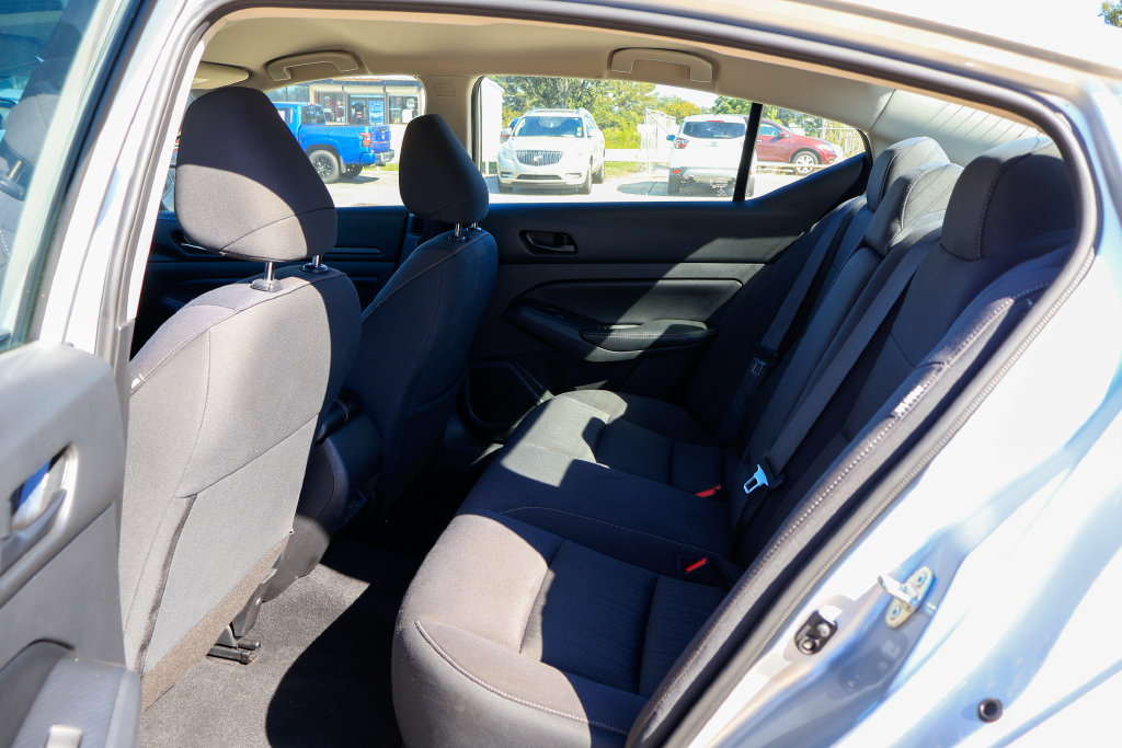 Used 2024 Nissan Altima 2.5 SV FWD image 9
