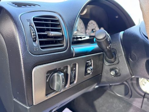 Used 2004 Ford Thunderbird image 19