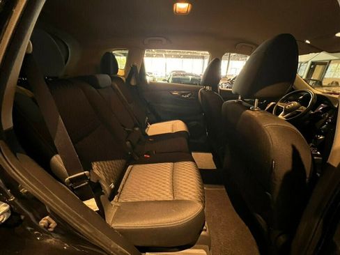 Used 2020 Nissan Rogue SV image 14