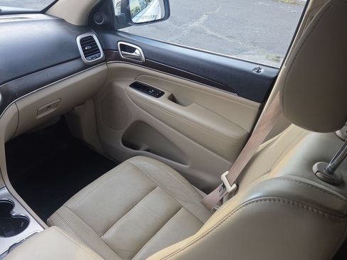 Used 2015 Jeep Grand Cherokee Limited AWD/4WD image 15