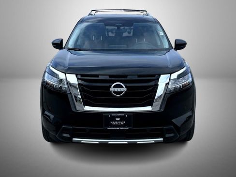 Used 2024 Nissan Pathfinder Platinum AWD/4WD image 2