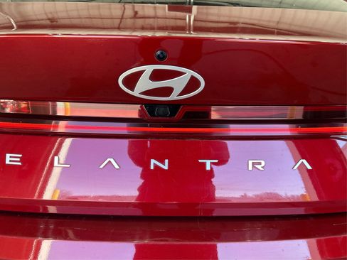 Used 2024 Hyundai Elantra Limited image 25