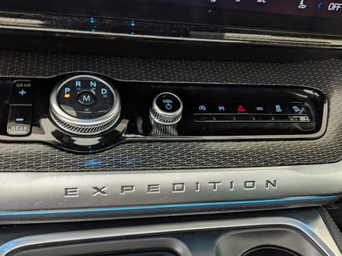 Certified 2025 Ford Expedition Max Platinum w/ Stealth Appearance Package AWD/4WD image 30