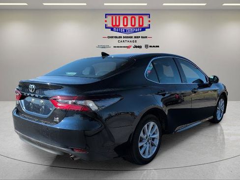 Used 2021 Toyota Camry LE image 3