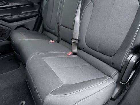 Used 2025 Jeep Grand Cherokee Laredo X image 21