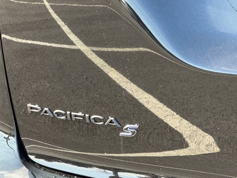 New 2026 Chrysler Pacifica Select image 26