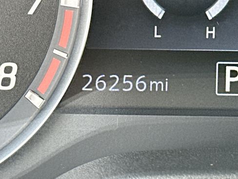 Used 2024 Nissan Titan SV w/ Accessory Utility Package AWD/4WD image 27