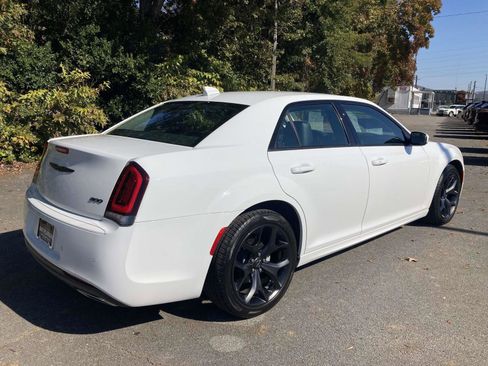 Used 2023 Chrysler 300 Touring L w/ Comfort Group image 3