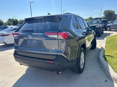 Used 2019 Toyota RAV4 LE FWD image 3