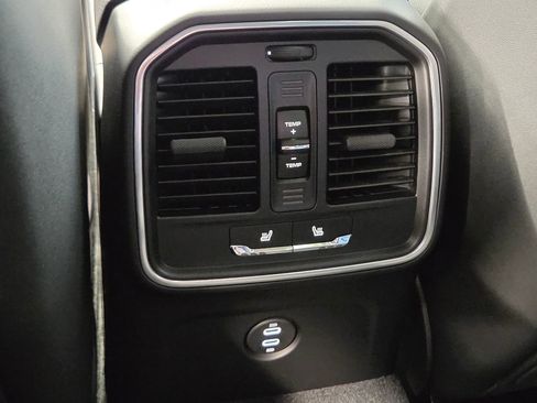 New 2026 Porsche Macan Base image 12