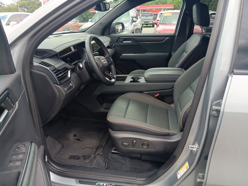 Used 2024 GMC Acadia AT4 w/ Luxury Package AWD/4WD image 9