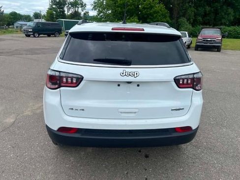 Used 2025 Jeep Compass Latitude AWD/4WD image 3