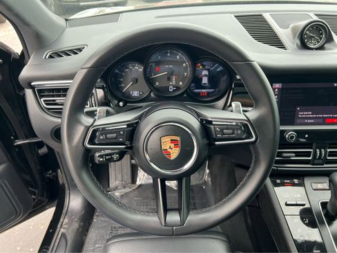 Used 2024 Porsche Macan AWD/4WD image 35