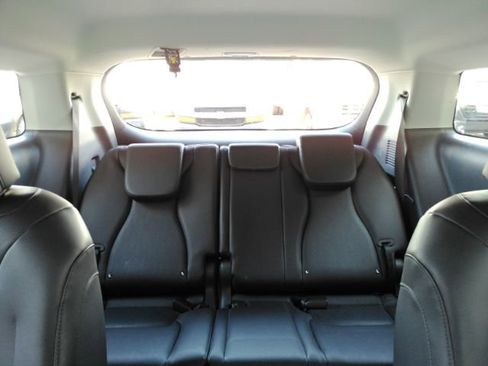 Used 2025 Kia Carnival FWD image 36