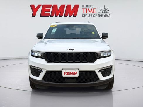 Used 2024 Jeep Grand Cherokee Limited w/ Black Appearance Package AWD/4WD image 7