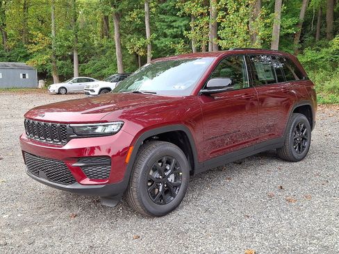 New 2025 Jeep Grand Cherokee Altitude image 2